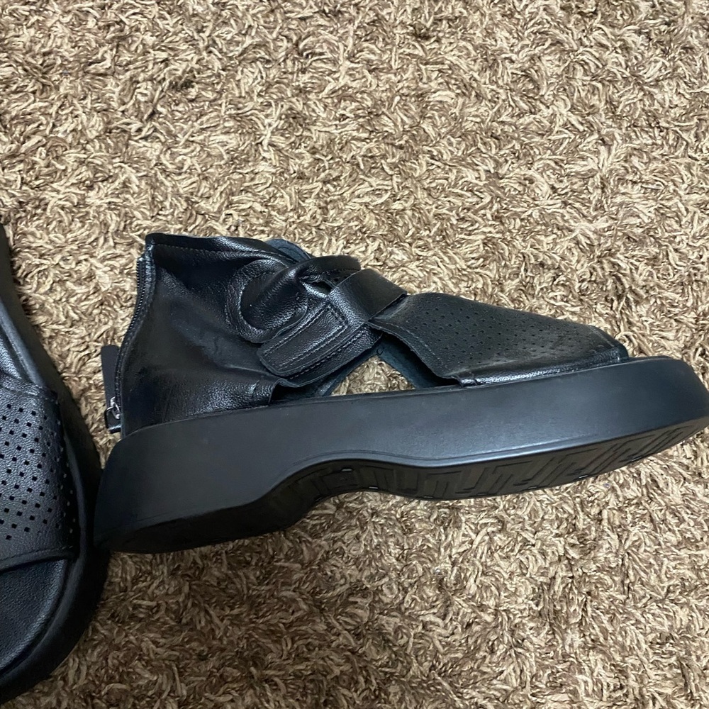 Shoes - Picture 3 of 4